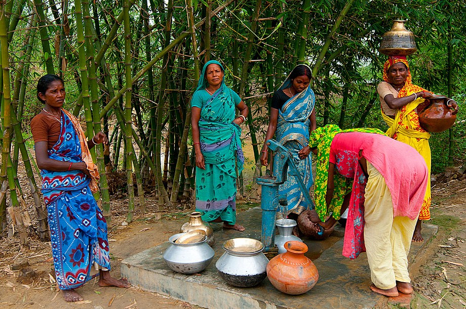 Okolice Rajshahi - wybudowana przez NGO studia w wiosce adivasi (Bangladesz 2010 - część 2/2)